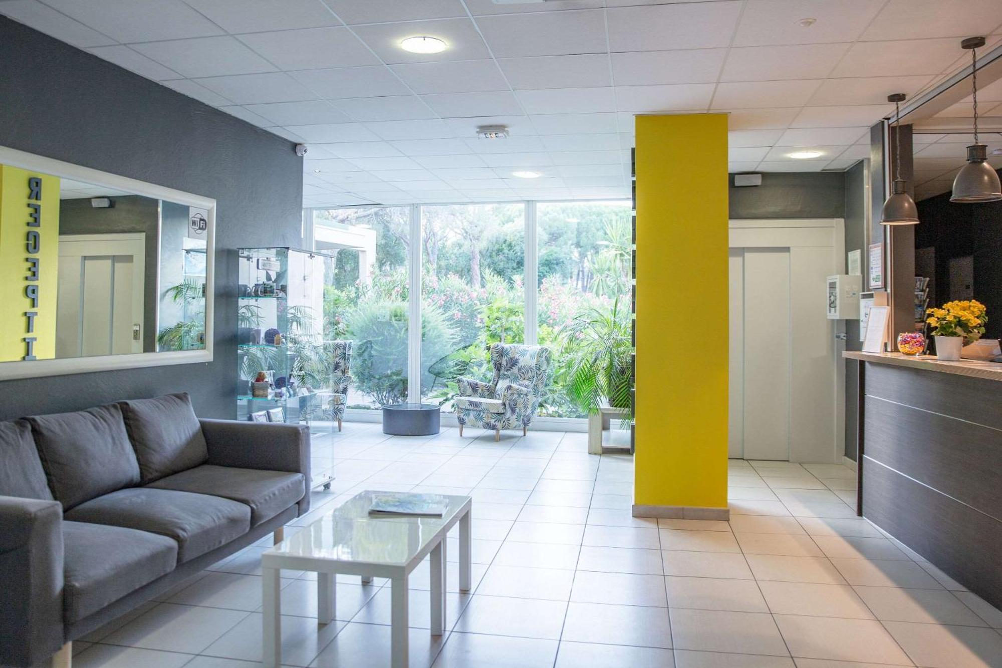 Comfort Aparthotel Frejus La Tour De Mare Bagian luar foto