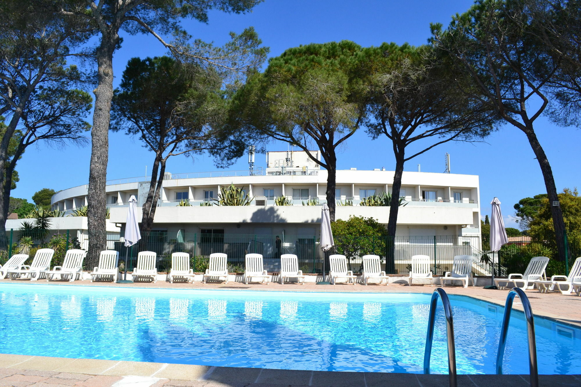 Comfort Aparthotel Frejus La Tour De Mare Bagian luar foto